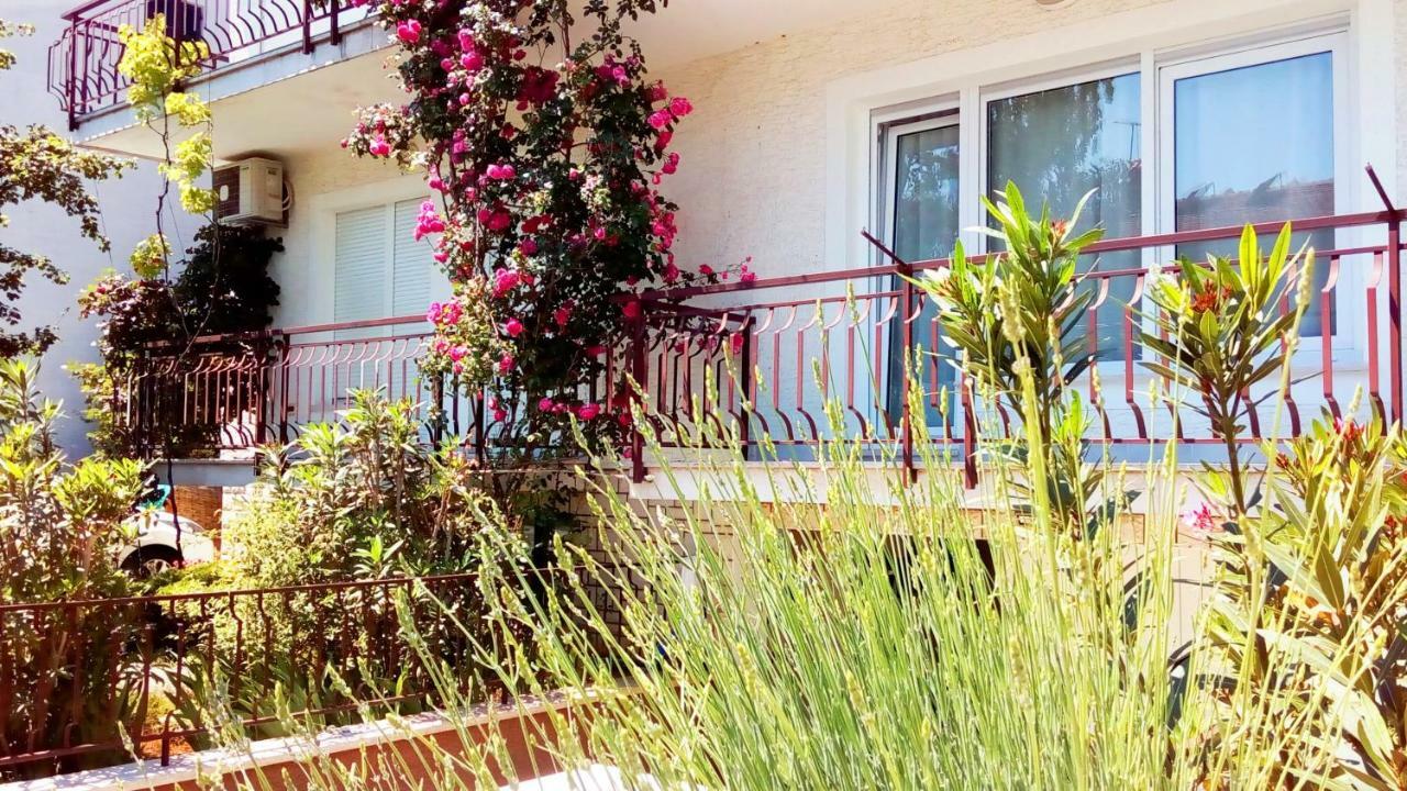 Apartmani Komunela Ουμάγκ Εξωτερικό φωτογραφία