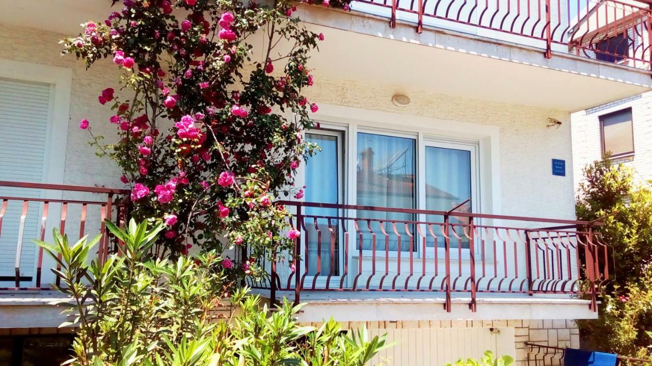 Apartmani Komunela Ουμάγκ Εξωτερικό φωτογραφία